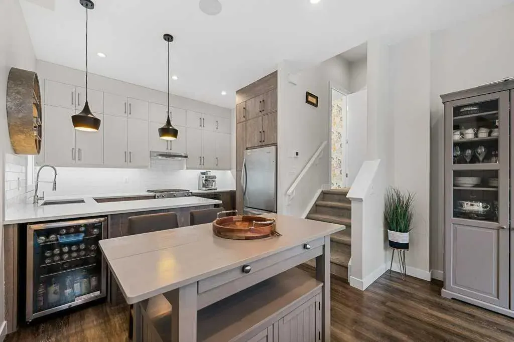 713 5 Street NE, #2
