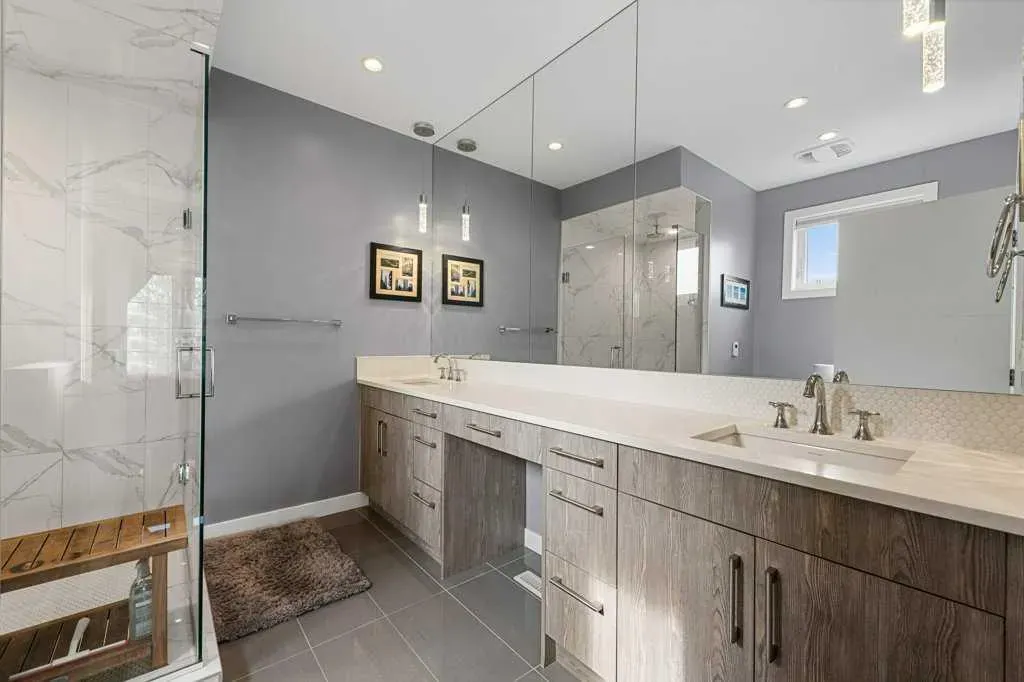 713 5 Street NE, #2