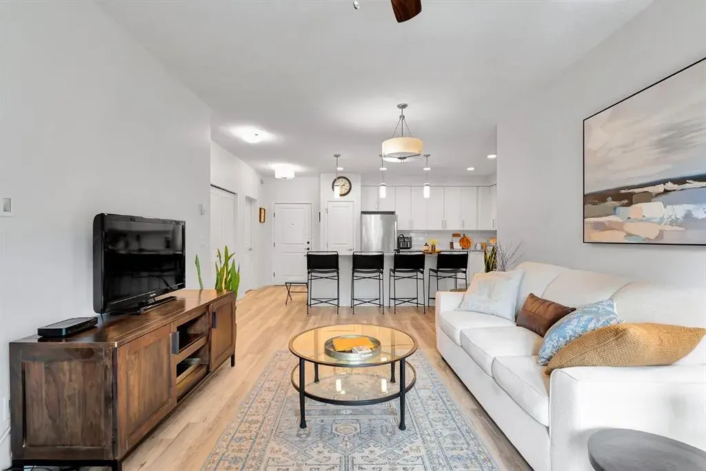 20 Mahogany Mews SE, #201