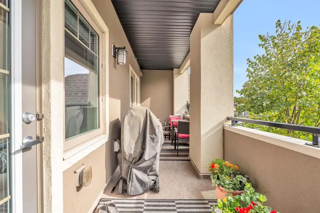20 Mahogany Mews SE, #201
