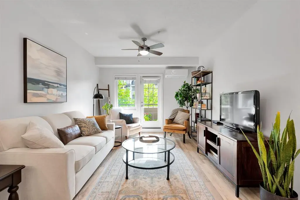 20 Mahogany Mews SE, #201
