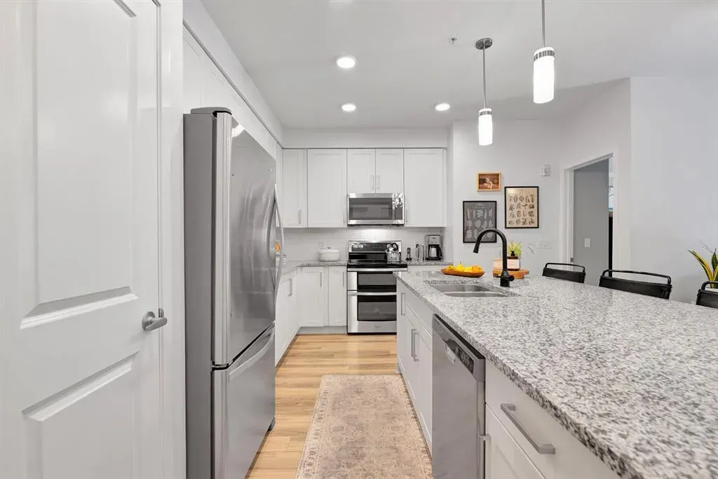 20 Mahogany Mews SE, #201