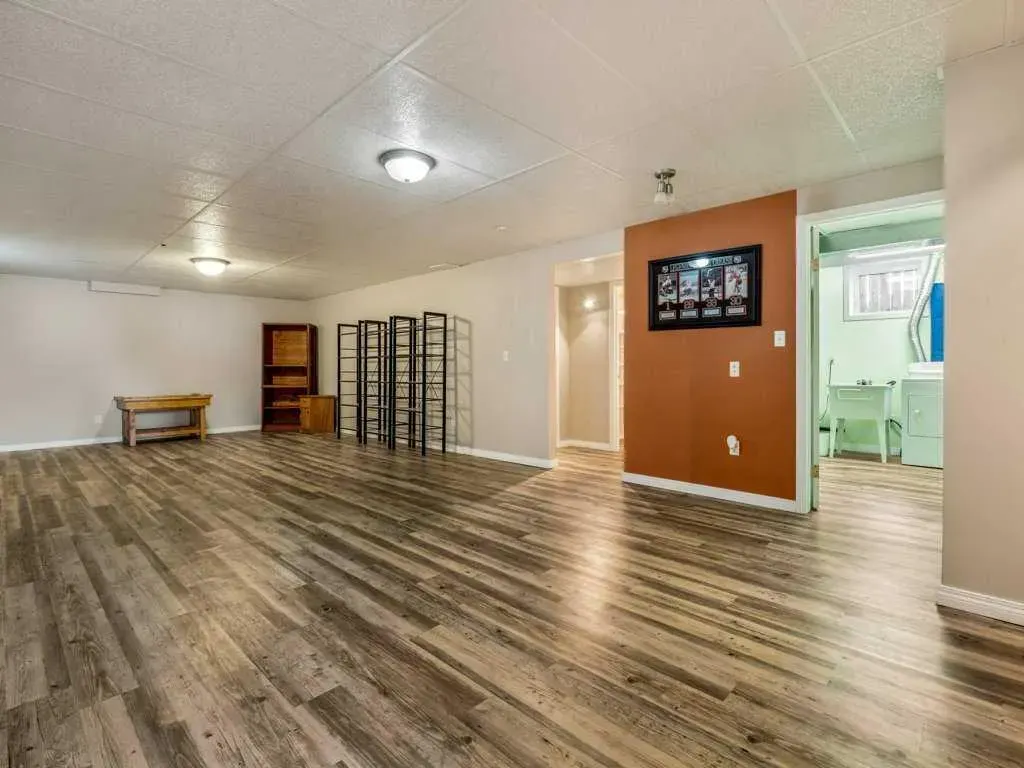 48 Aberdeen Road W