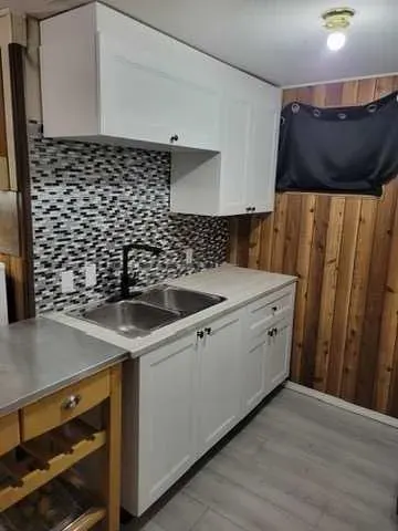 324 3 Street W