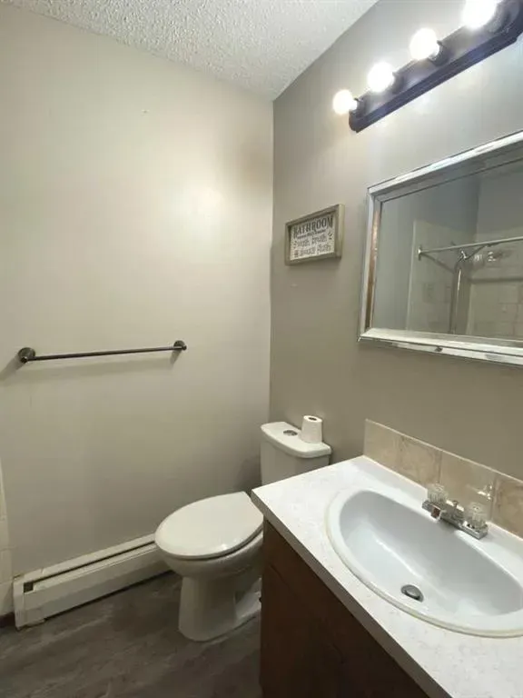 324 3 Street W