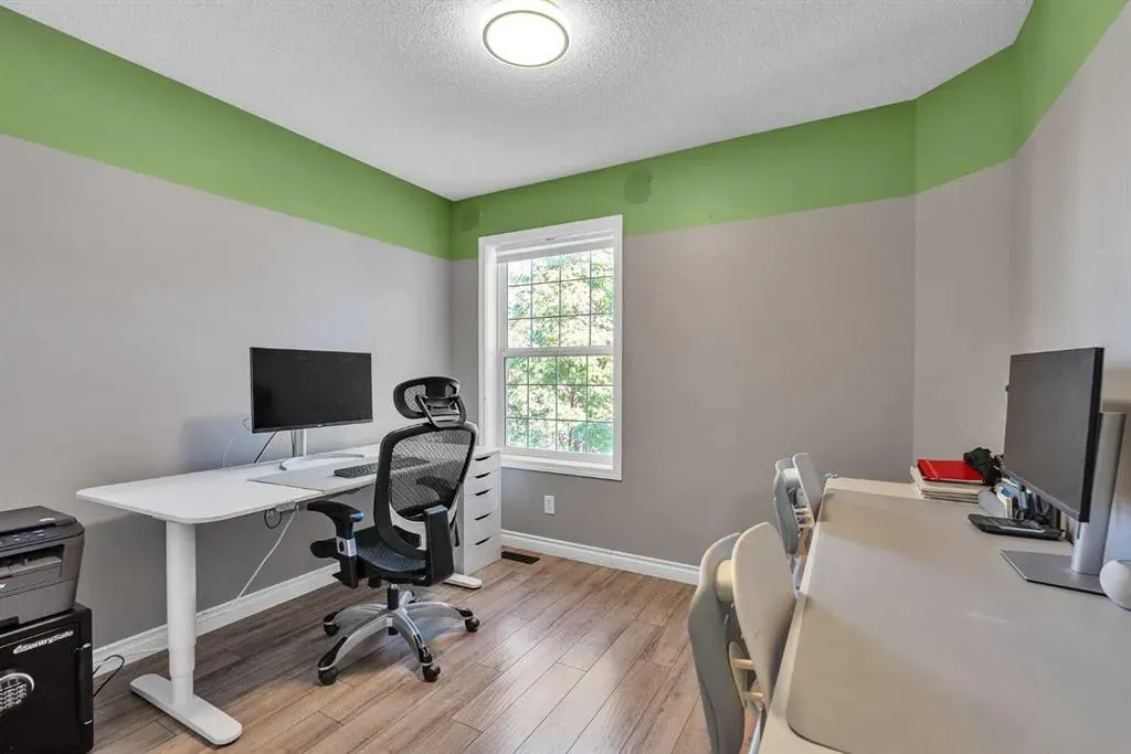 138 Panamount Gardens NW
