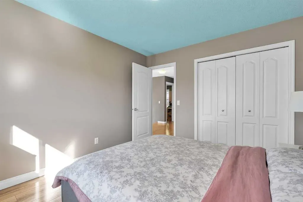 138 Panamount Gardens NW