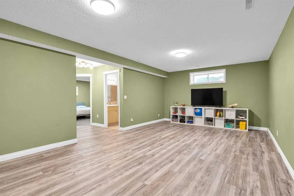 138 Panamount Gardens NW