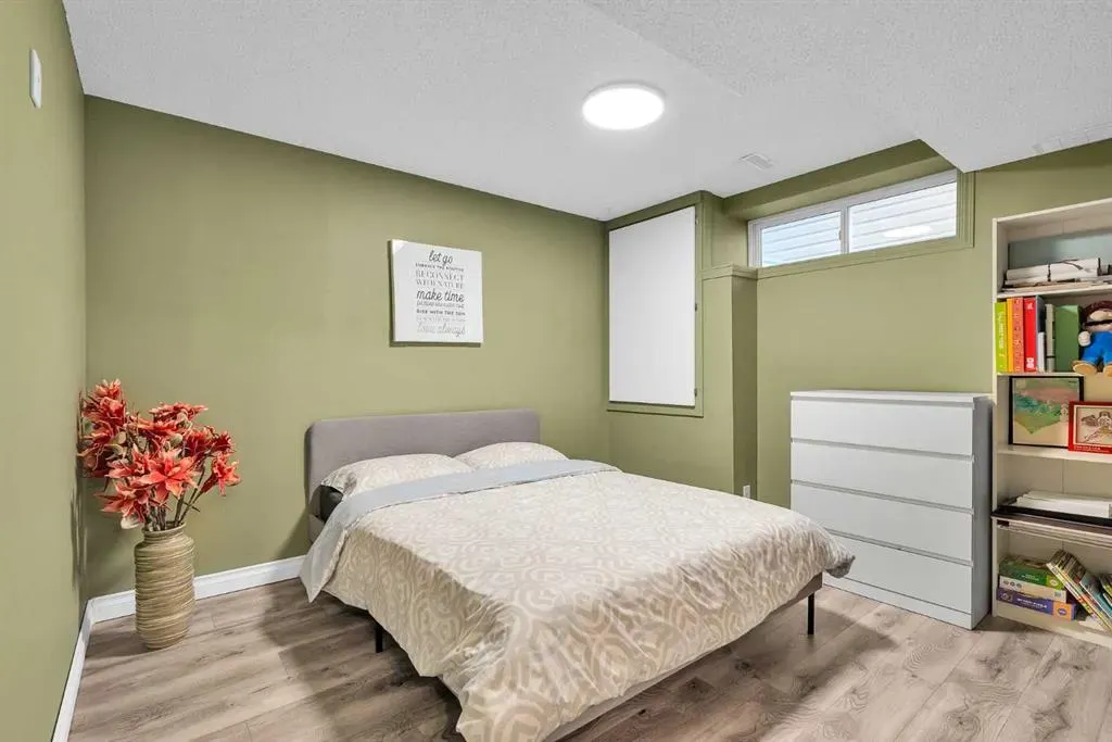 138 Panamount Gardens NW