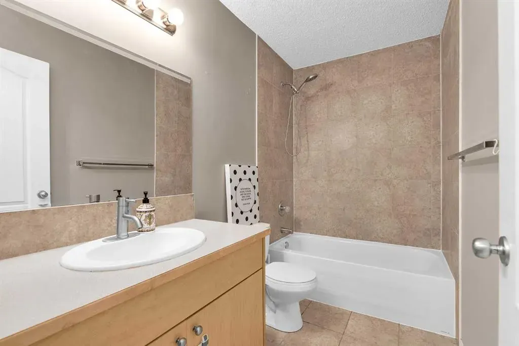 138 Panamount Gardens NW