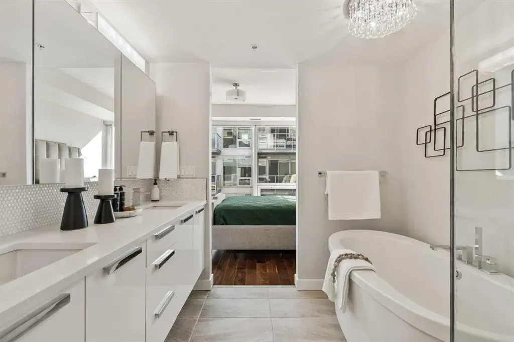 1234 5 Avenue NW, #1404