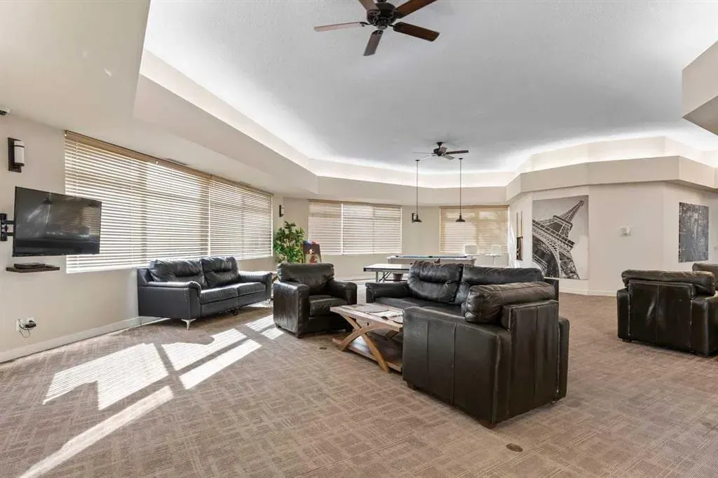 2611 Edenwold Heights NW, #11