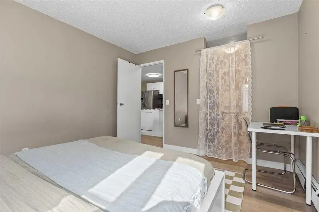 2611 Edenwold Heights NW, #11