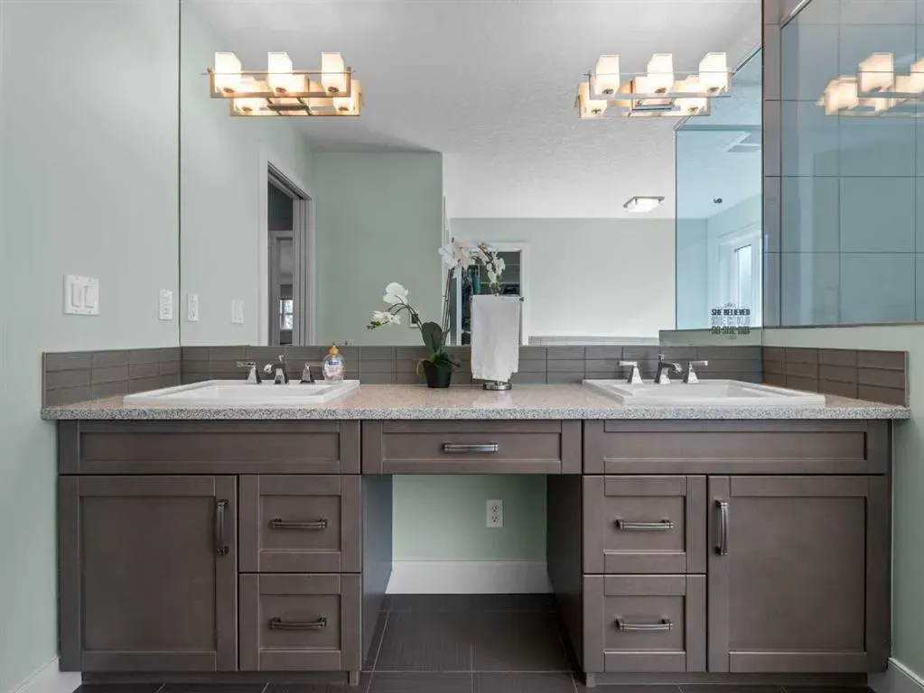 95 Mahogany Manor SE