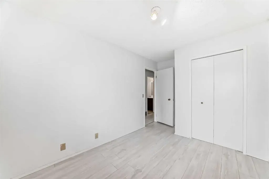380 Bermuda Drive NW, ##11
