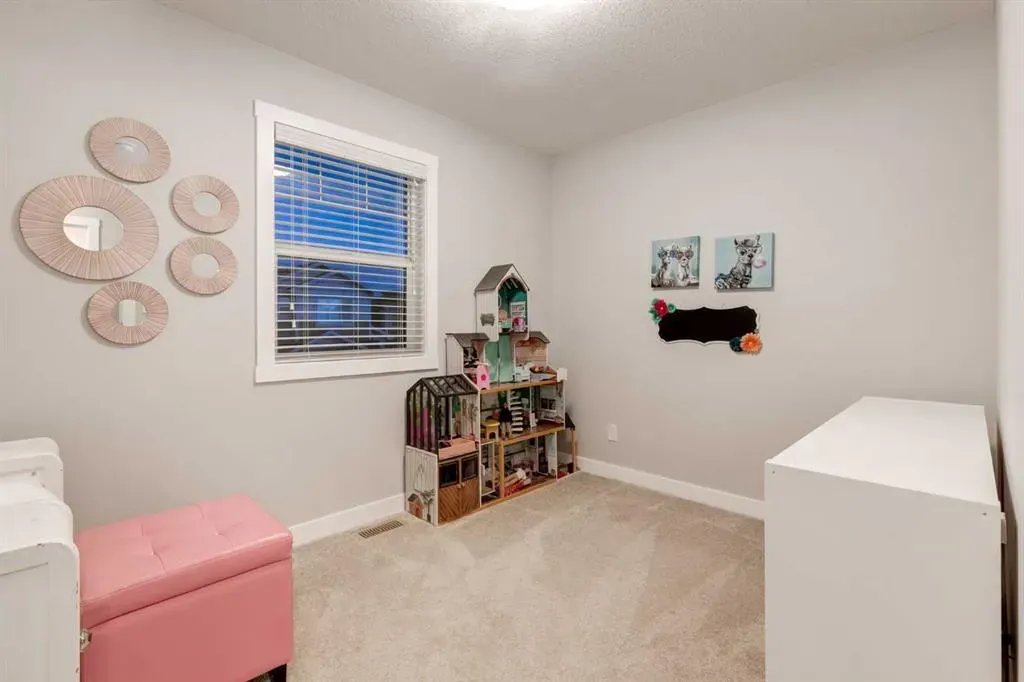 1136 MIDTOWN Lane SW