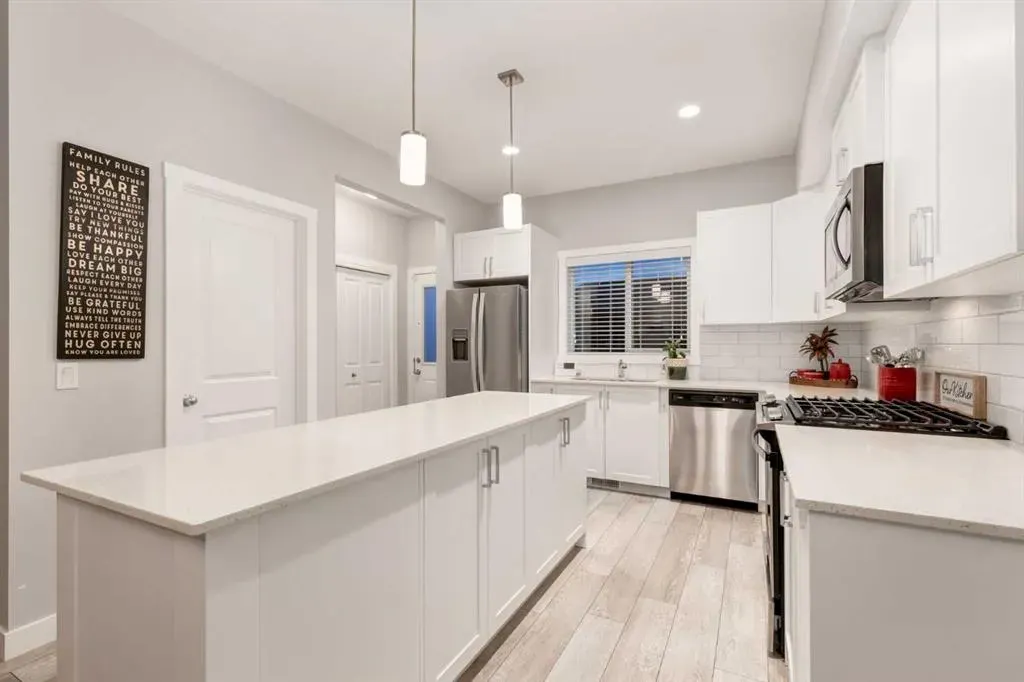 1136 MIDTOWN Lane SW