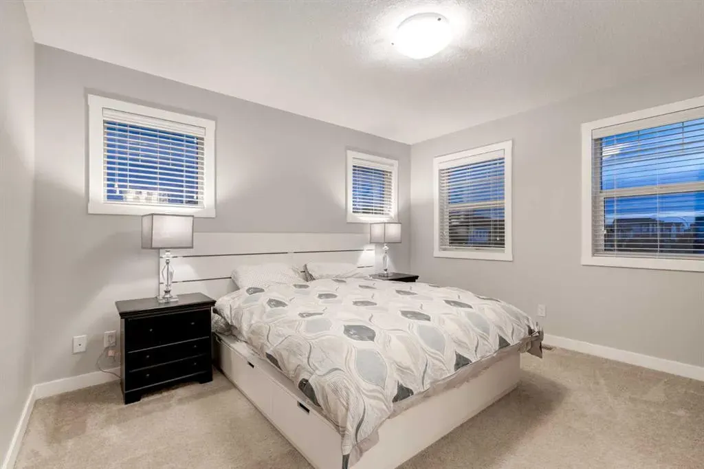 1136 MIDTOWN Lane SW