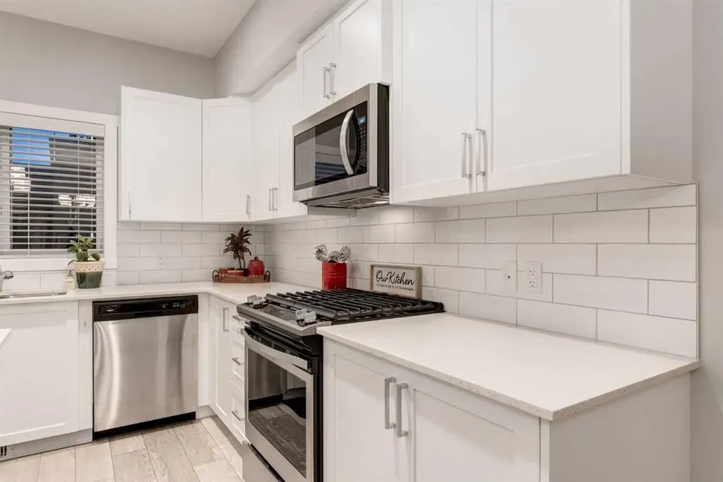 1136 MIDTOWN Lane SW