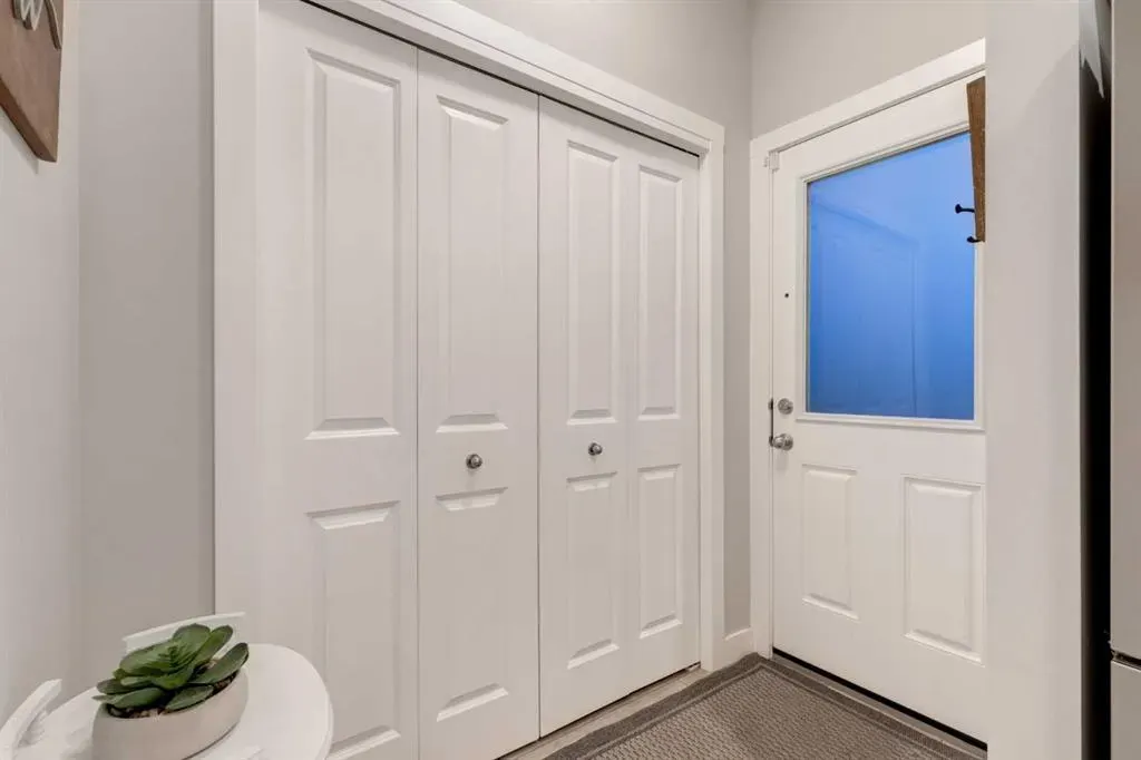 1136 MIDTOWN Lane SW