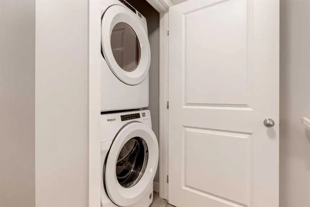 1136 MIDTOWN Lane SW