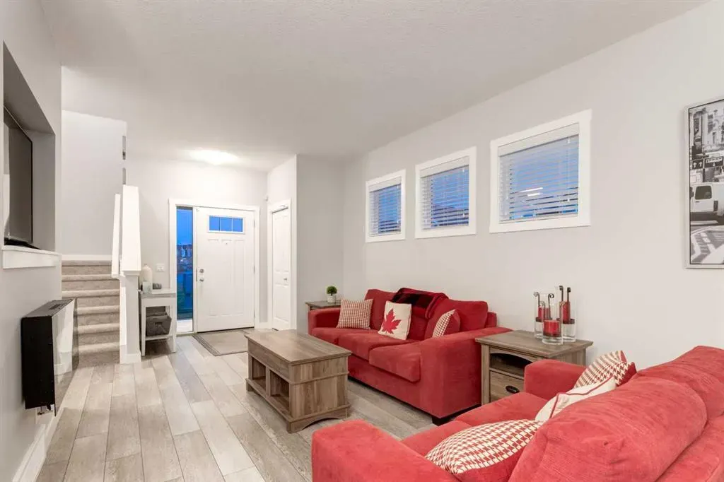 1136 MIDTOWN Lane SW