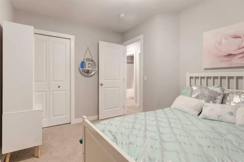 1136 MIDTOWN Lane SW