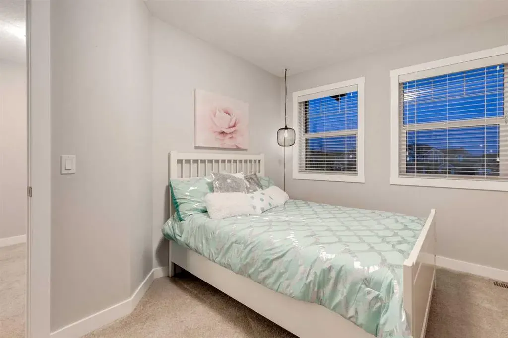 1136 MIDTOWN Lane SW