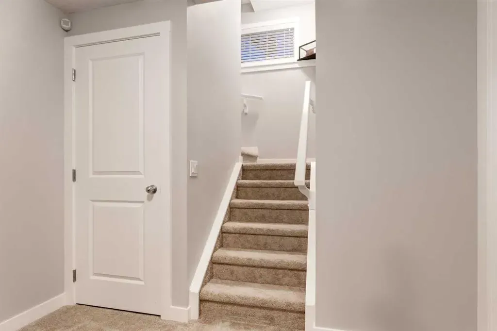 1136 MIDTOWN Lane SW