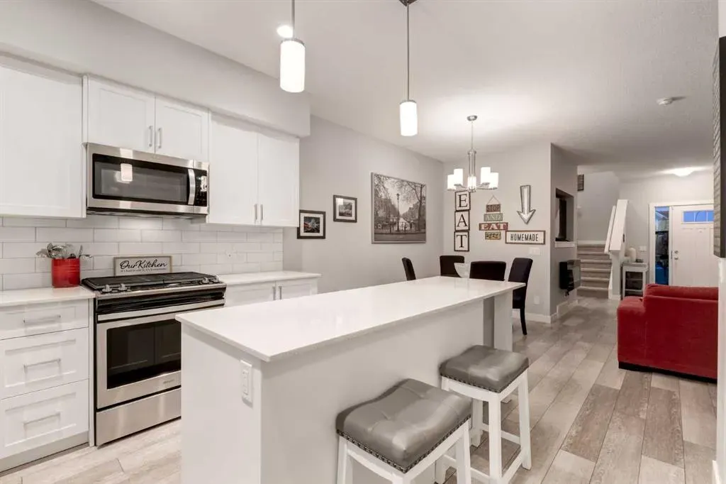 1136 MIDTOWN Lane SW