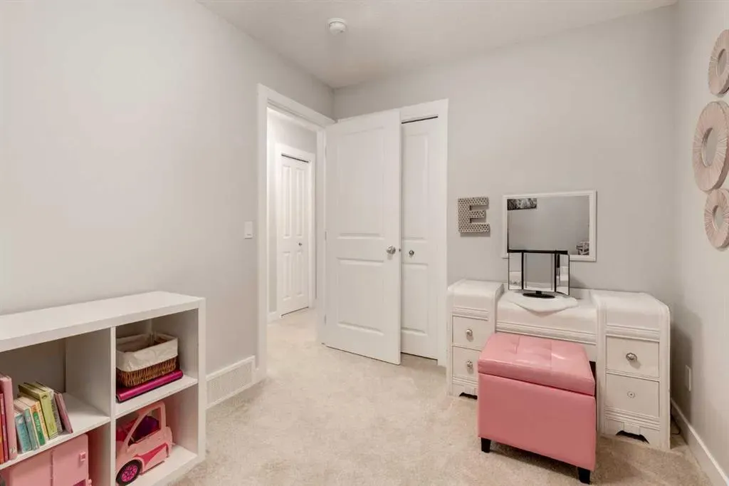 1136 MIDTOWN Lane SW