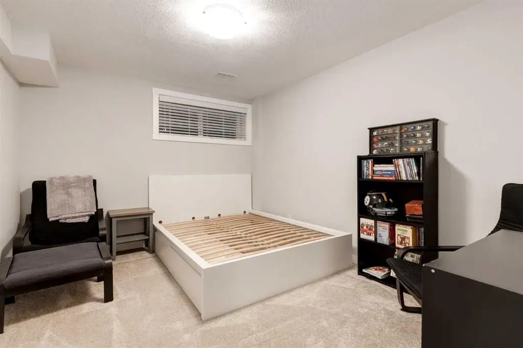 1136 MIDTOWN Lane SW