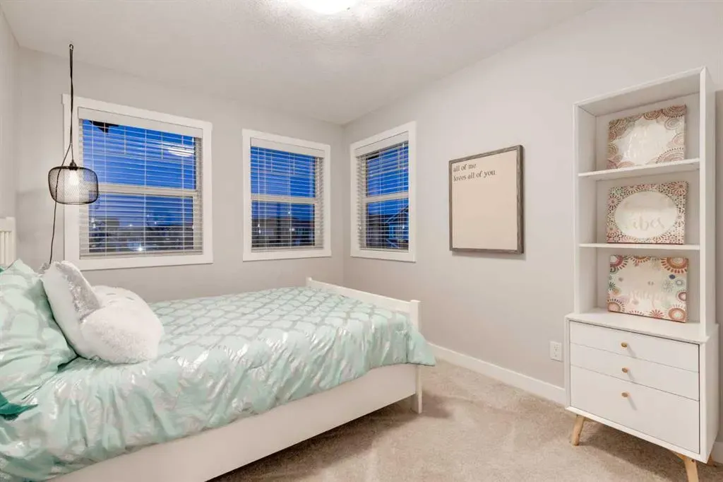 1136 MIDTOWN Lane SW