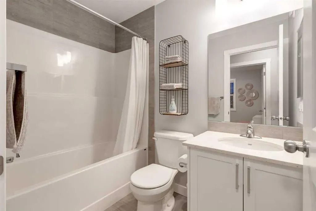 1136 MIDTOWN Lane SW