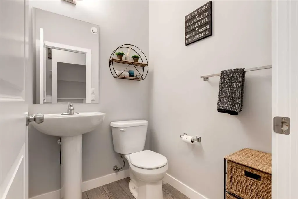 1136 MIDTOWN Lane SW