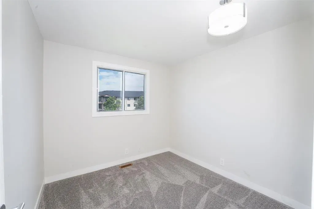 343 Falshire Way NE
