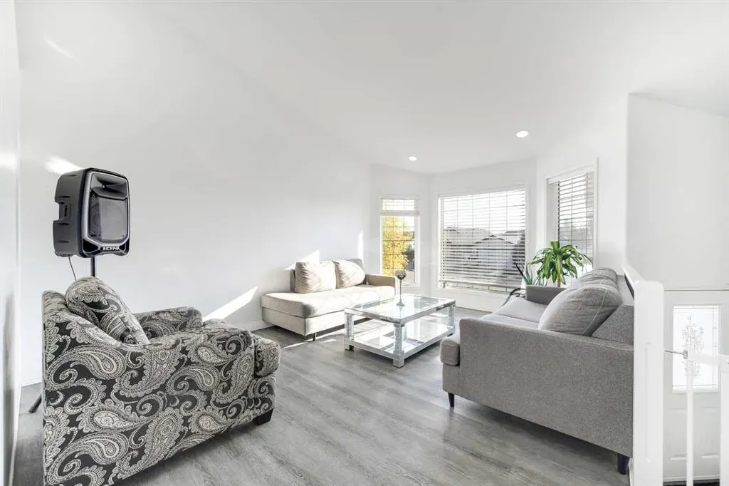 44 Parkside Crescent