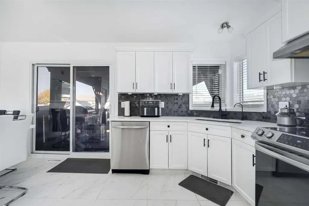 44 Parkside Crescent