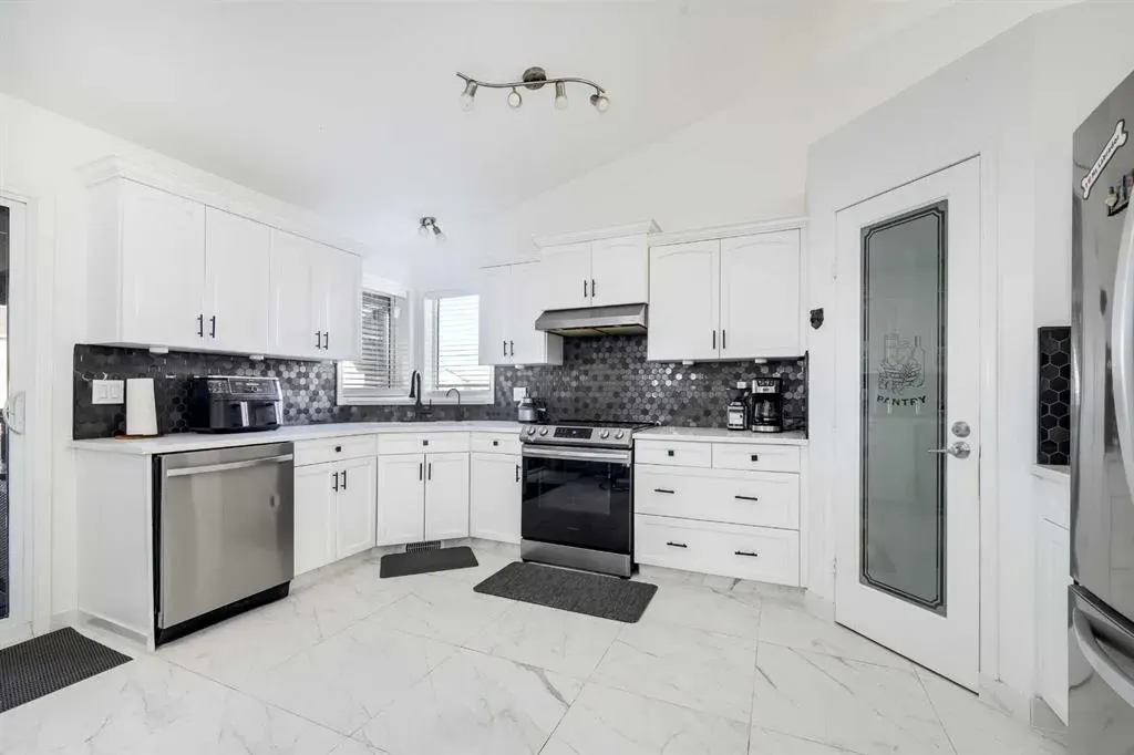 44 Parkside Crescent