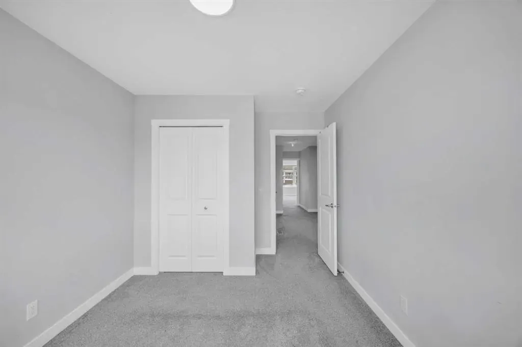 562 Corner Meadows Way NE