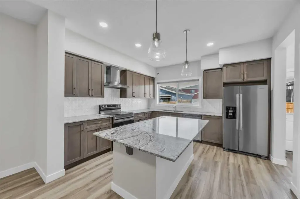 562 Corner Meadows Way NE