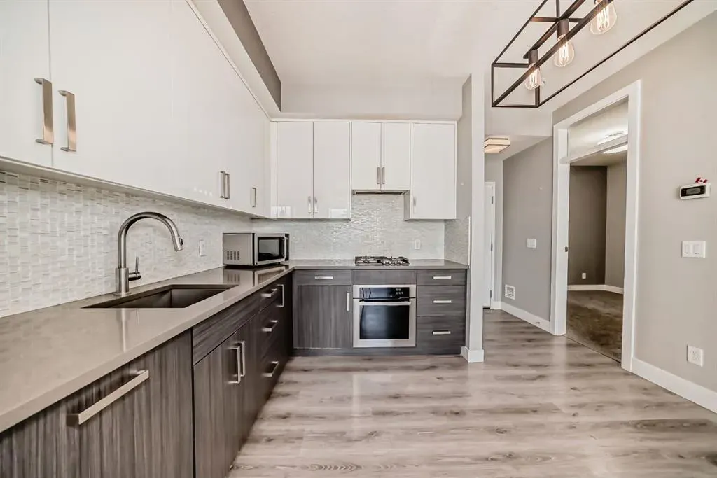 1521 26 Avenue SW, #206