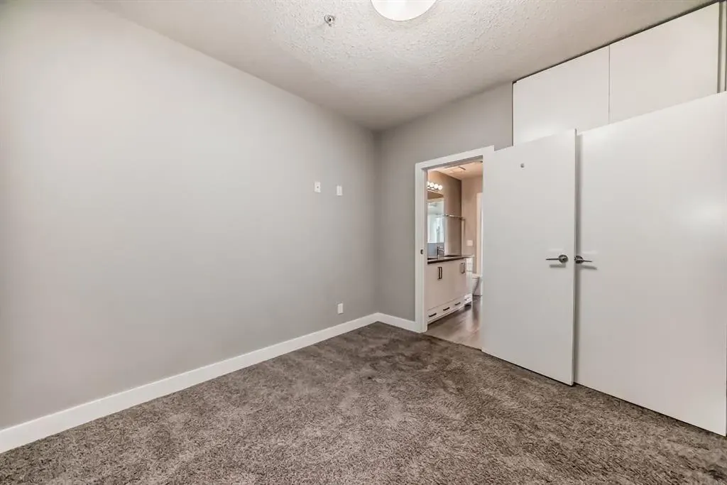 1521 26 Avenue SW, #206