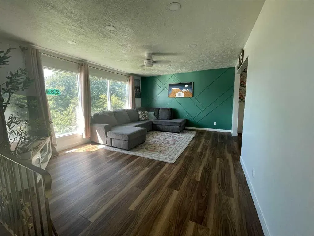 234 9 Street W