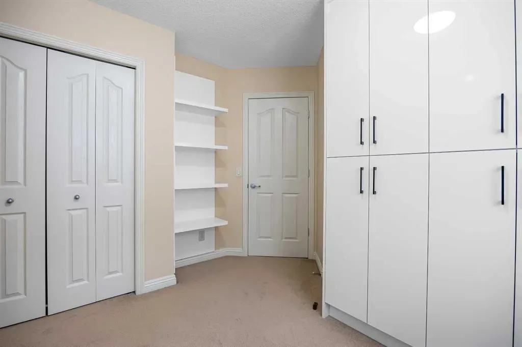 101 Panamount Manor NW