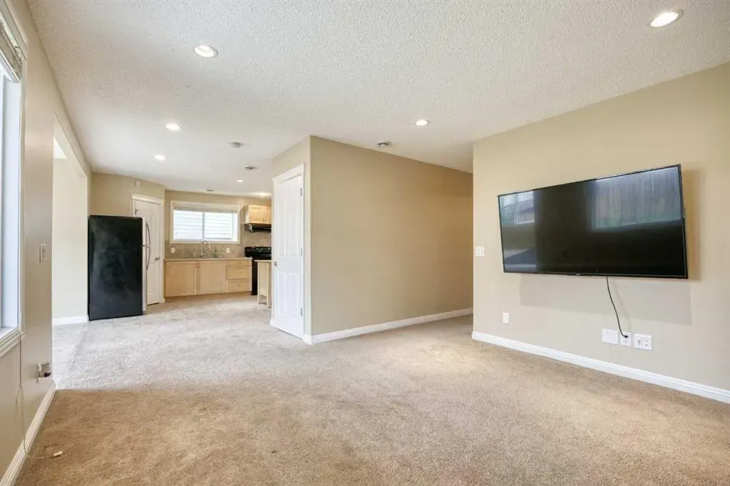 101 Panamount Manor NW