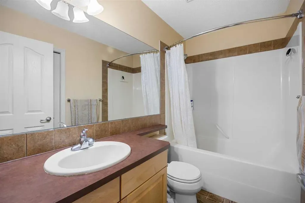 101 Panamount Manor NW