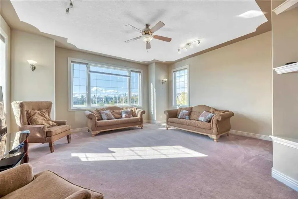 89 Springborough Boulevard SW