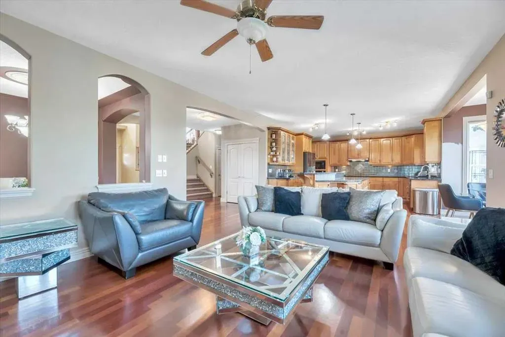 89 Springborough Boulevard SW