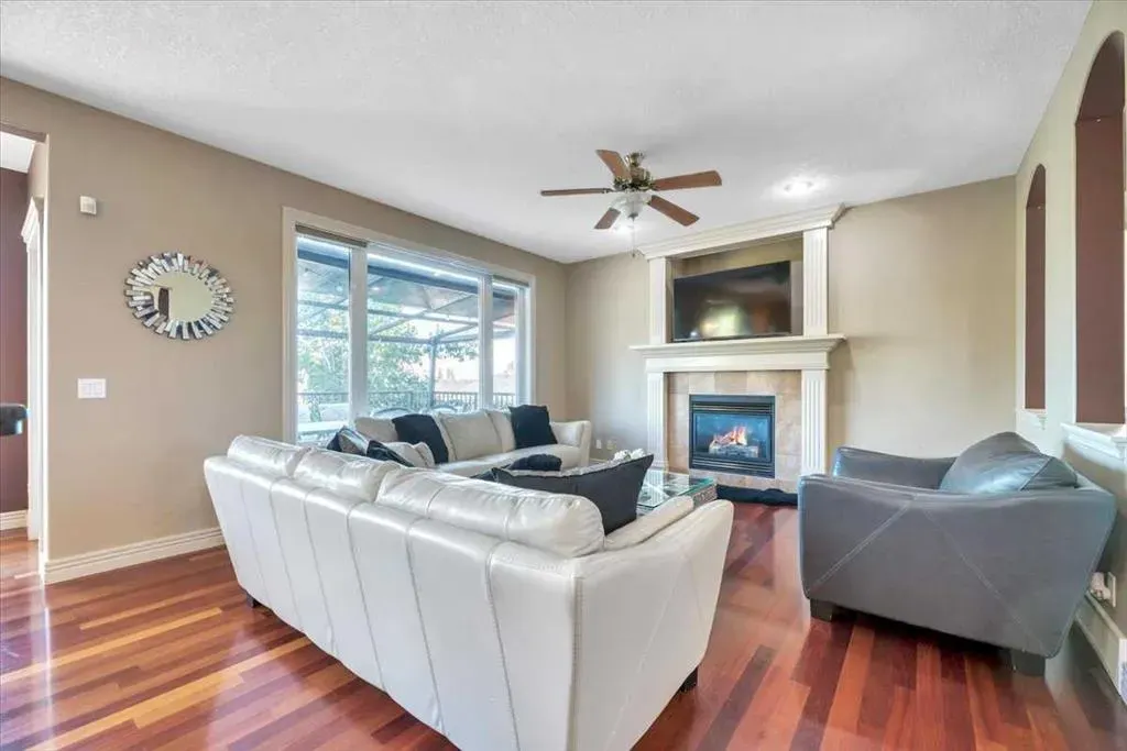 89 Springborough Boulevard SW